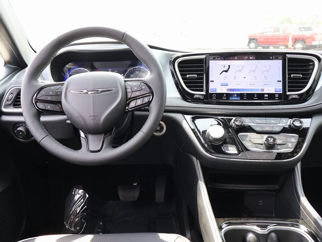 2026 Chrysler Pacifica Limited - Photo 18