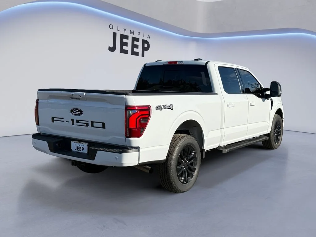 Used 2025  Ford Lariat image 5