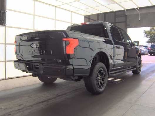 Used 2025 Agate Black Metallic Ford XLT image 3