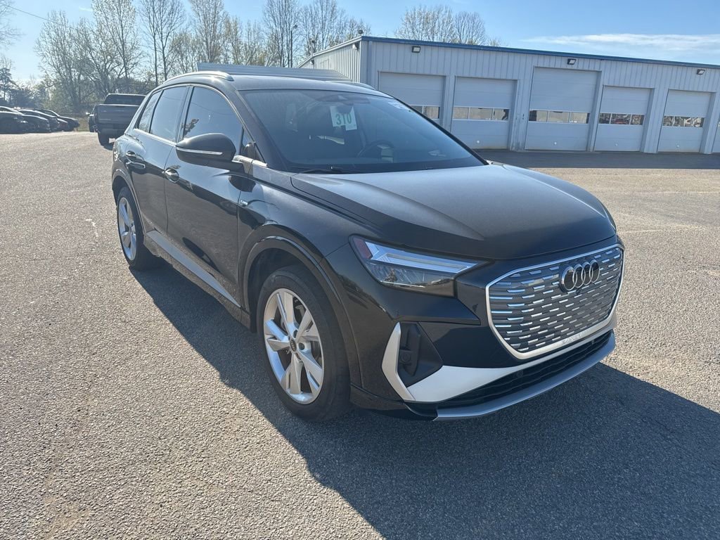 View vehicle photo 4