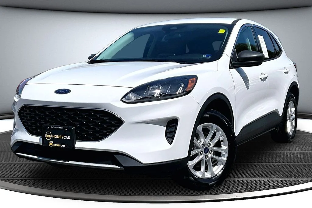 Certified Used 2022 White Ford SE image 3