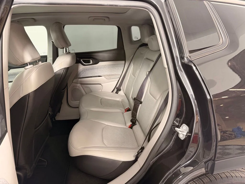 Used 2022 Black Jeep Latitude image 16