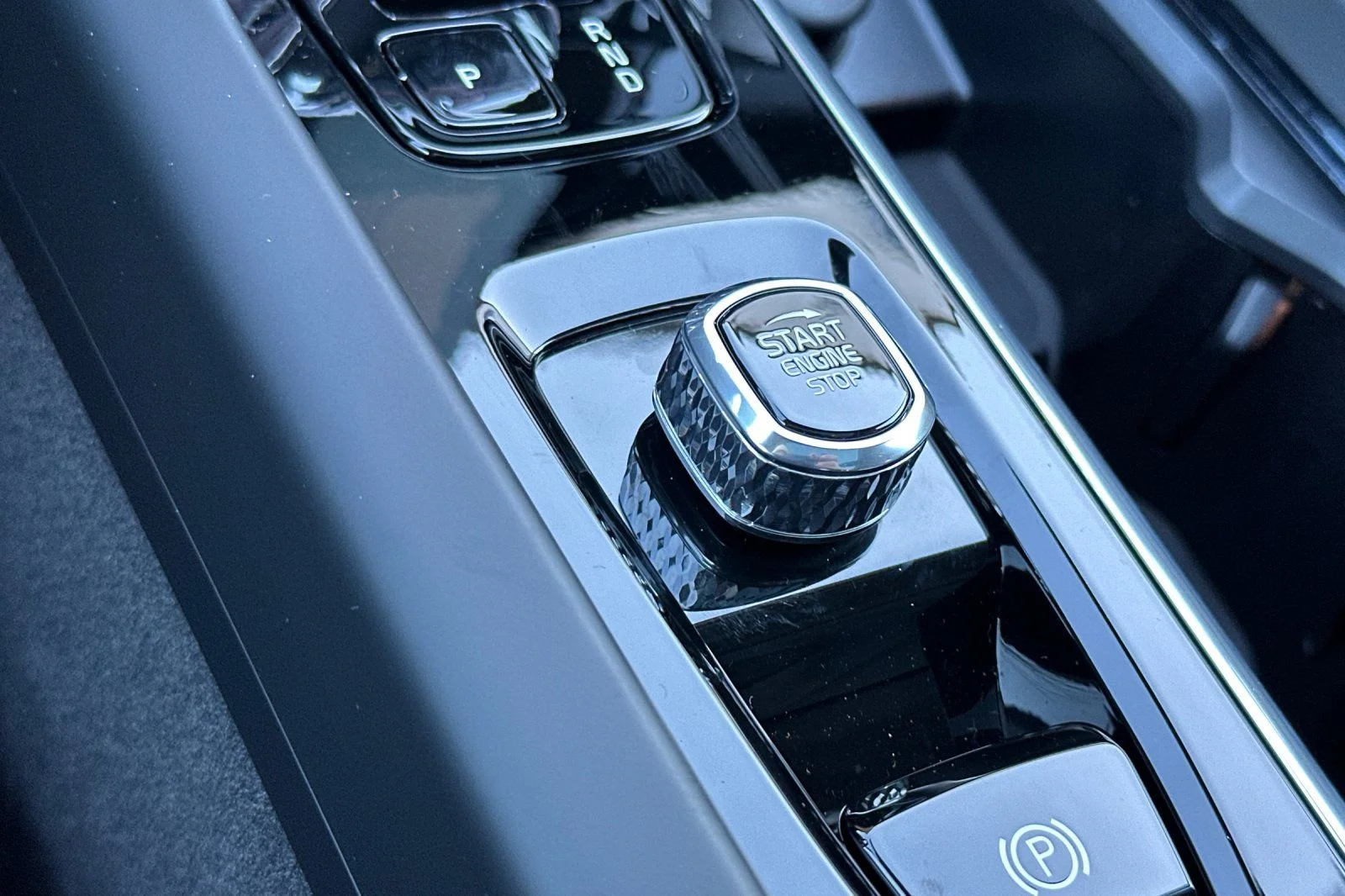 2026 Volvo XC60 Plus - Photo 22