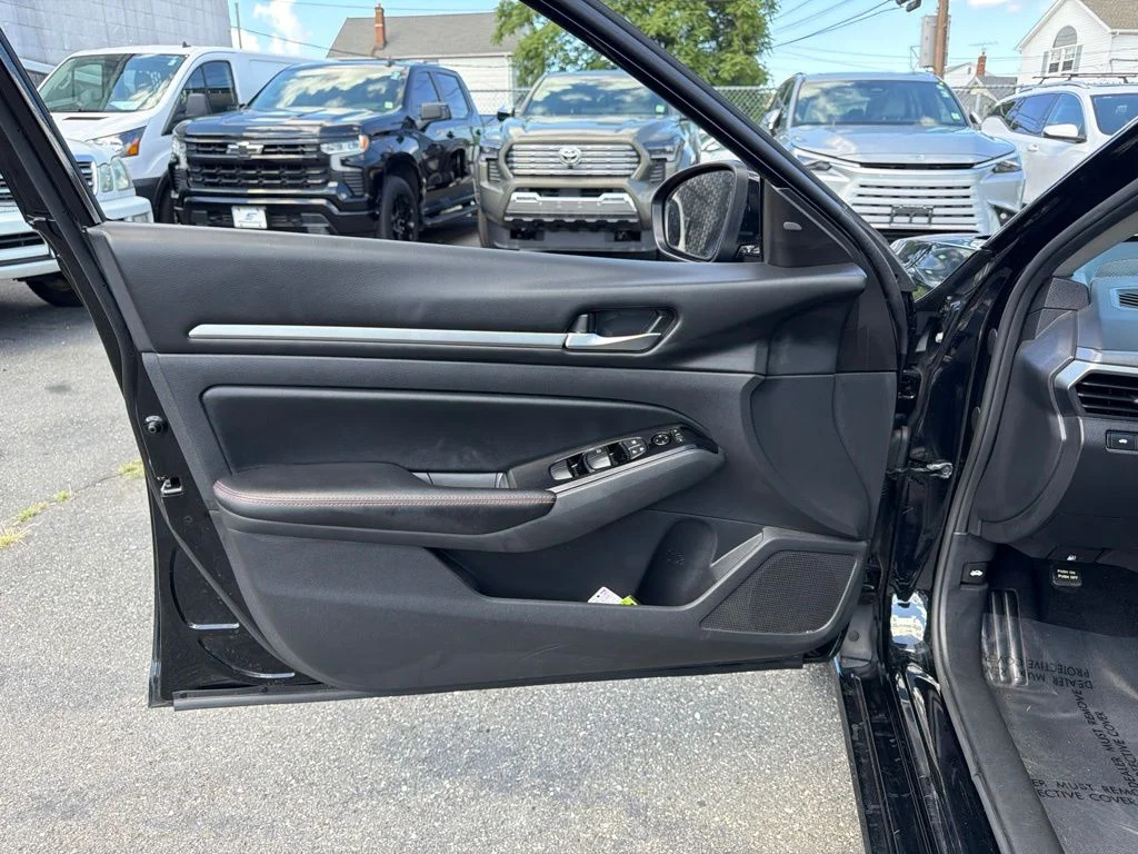 Used 2024 Black Nissan 2.5 SR image 31