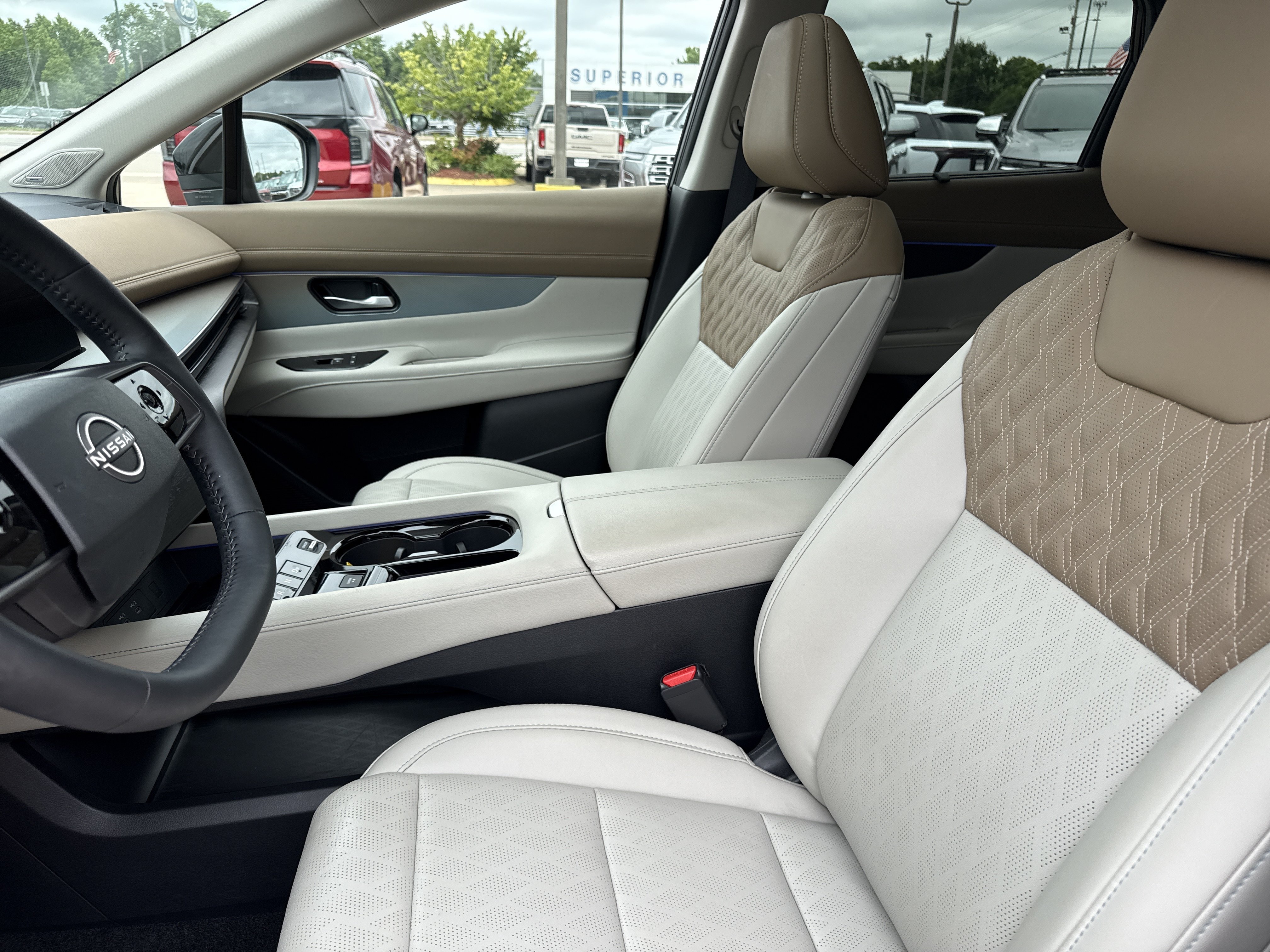 Used 2025  Nissan Platinum image 5