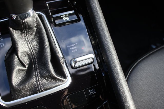 Used 2025 Silver Jeep Limited image 11