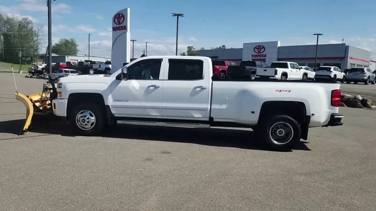 Used 2016 Summit White Chevrolet LTZ image 9