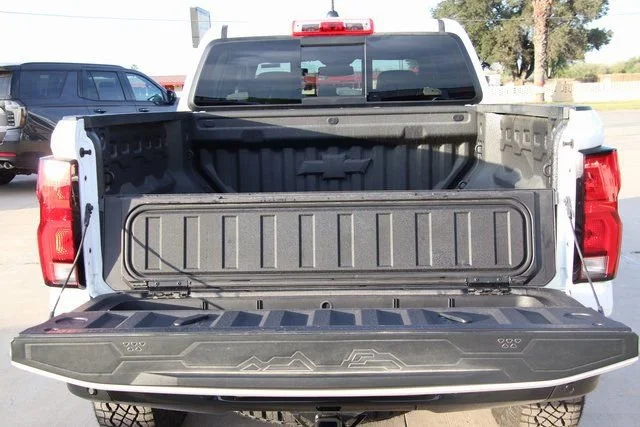 2026 Chevrolet Colorado ZR2 - Photo 10