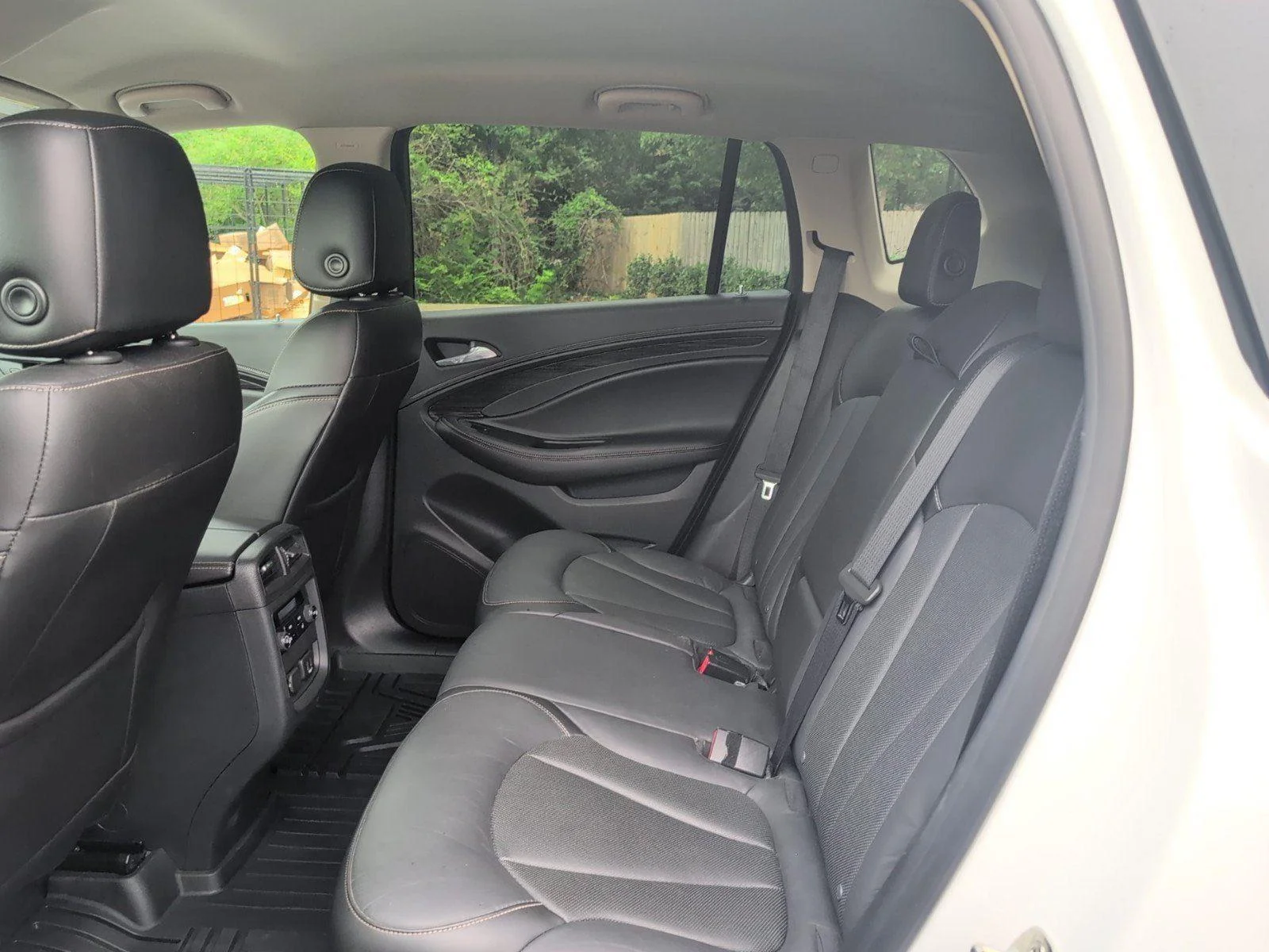Used 2018 SUMMIT WHITE Buick Essence image 35