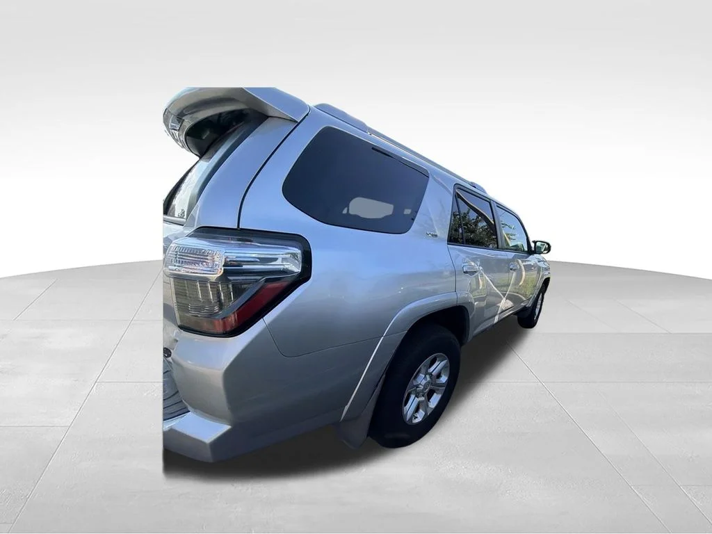 Used 2016  Toyota SR5 Premium image 2