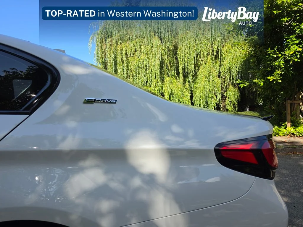 Used 2019 White BMW 530e xDrive iPerformance image 23
