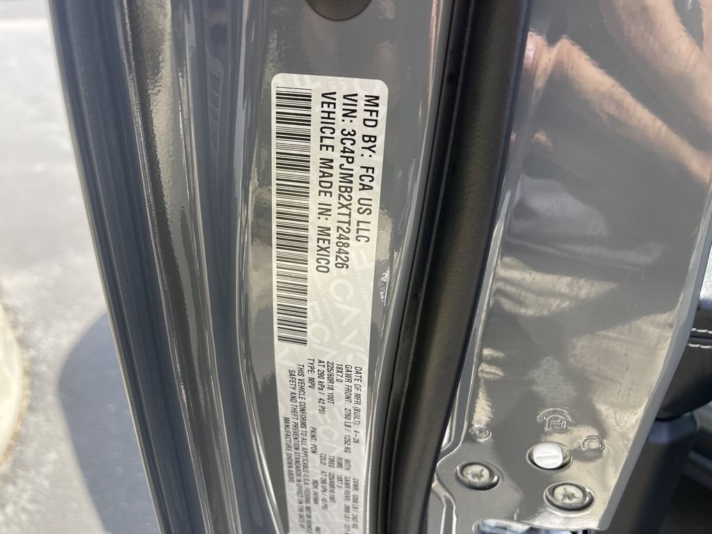 New 2026 Sting-Gray Clear-Coat Exterior Paint Jeep Laredo image 31