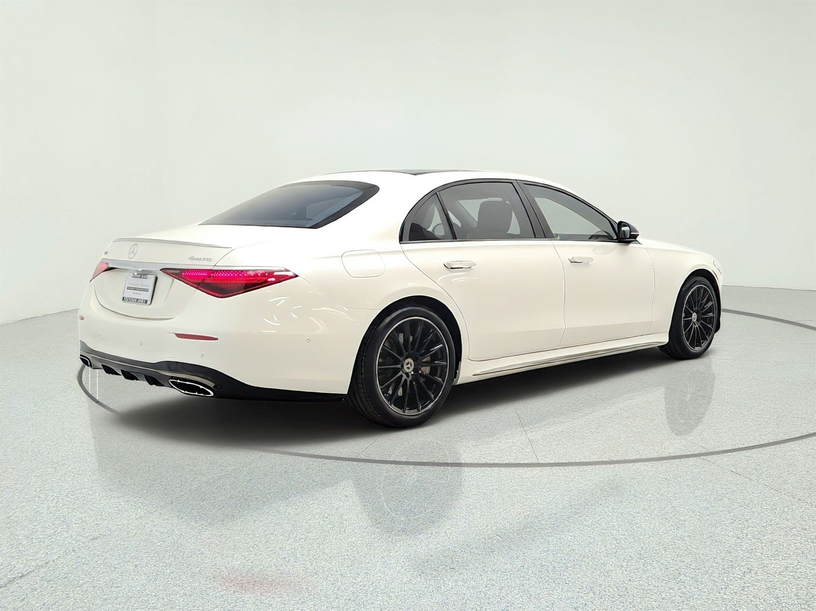 Certified Used 2023 MANUFAKTUR Diamond White Mercedes-Benz S 500 4MATIC® Sedan image 5