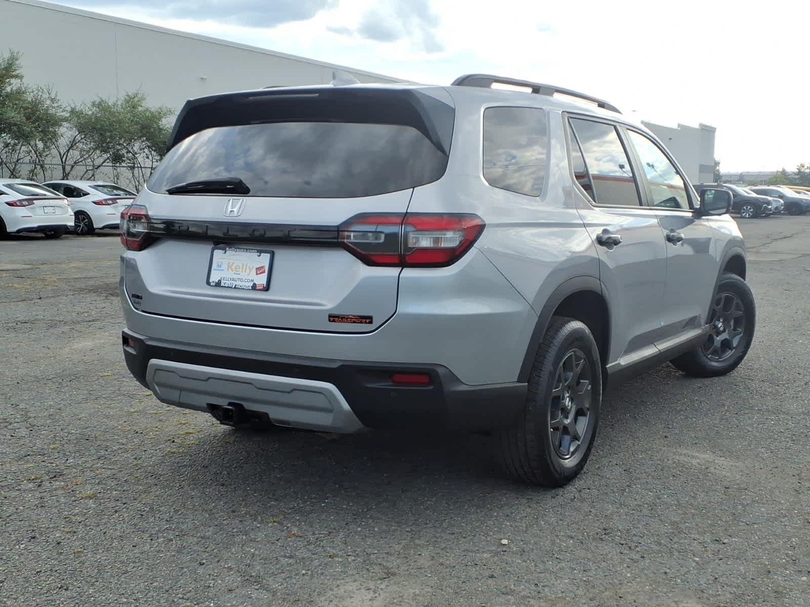 Certified Used 2024 Lunar Silver Metallic Honda TrailSport image 5