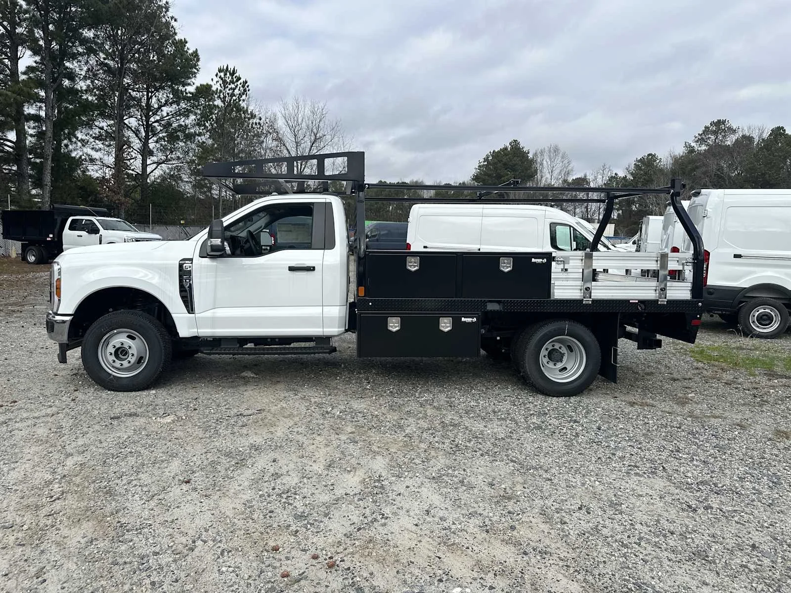 2025 Ford F-350 Super Duty Chassis Cab XL - Photo 4