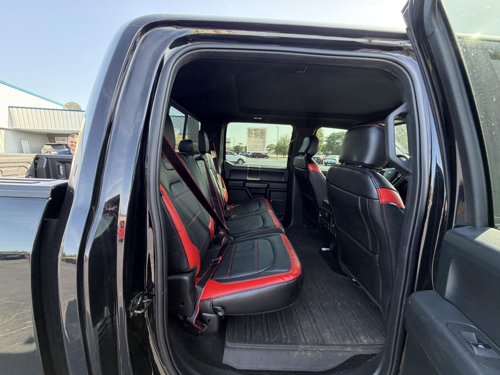 Used 2020 Agate Black Metallic Ford LARIAT image 28