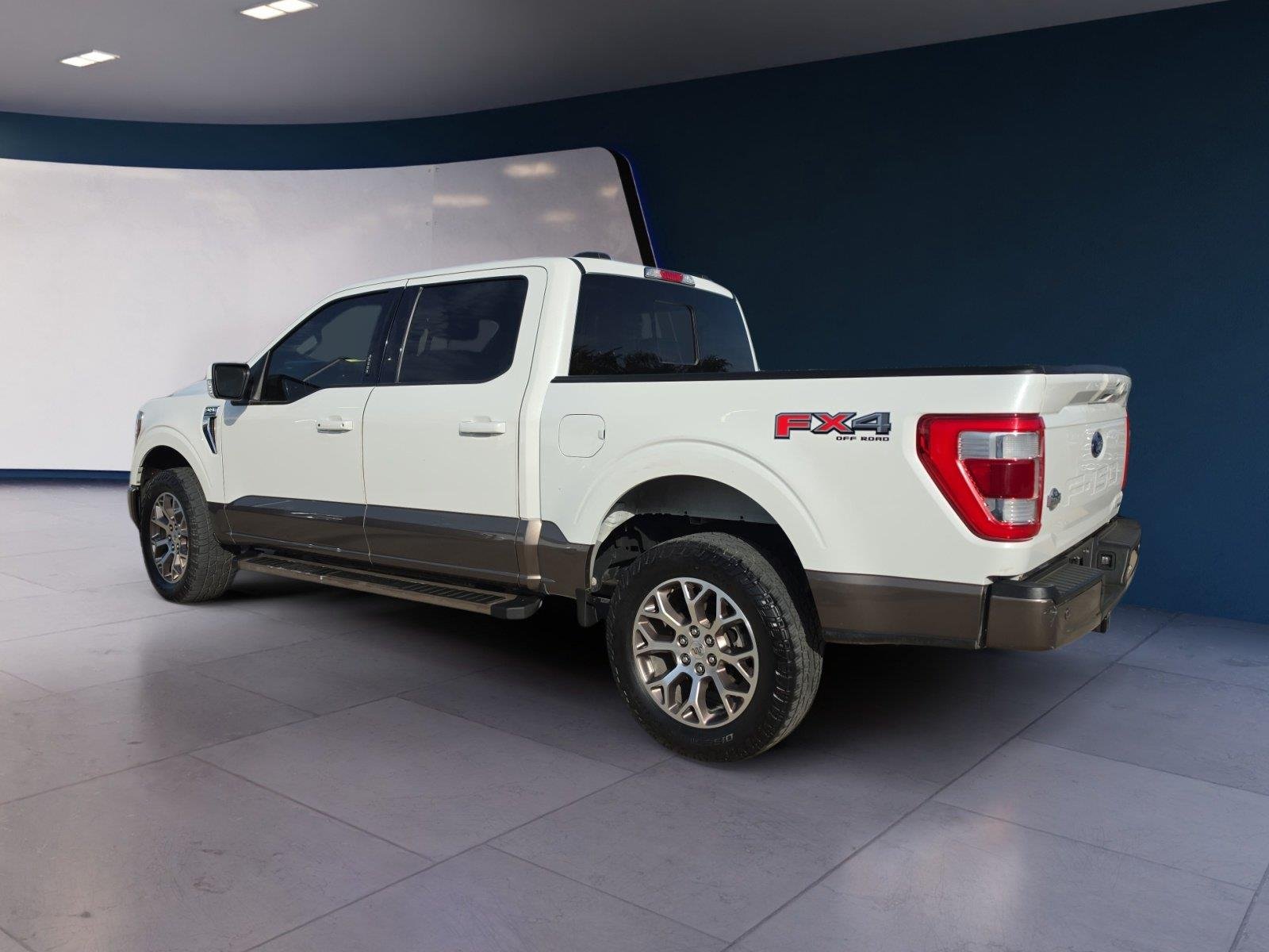 Used 2022 Star White Metallic Tri-Coat/Stone Gray Ford King Ranch image 3