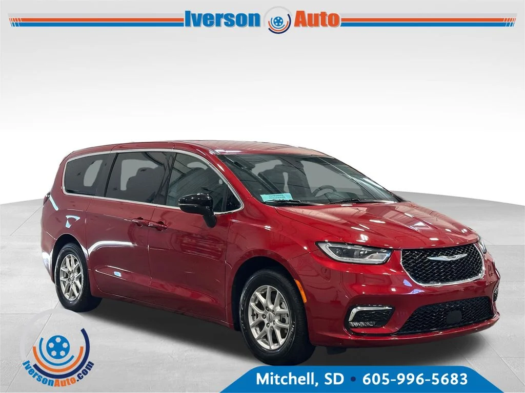 2025 Chrysler Pacifica Select's photo