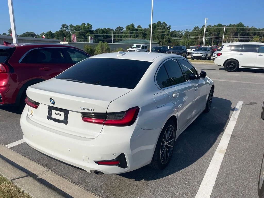 Used 2021 White BMW 330i image 3