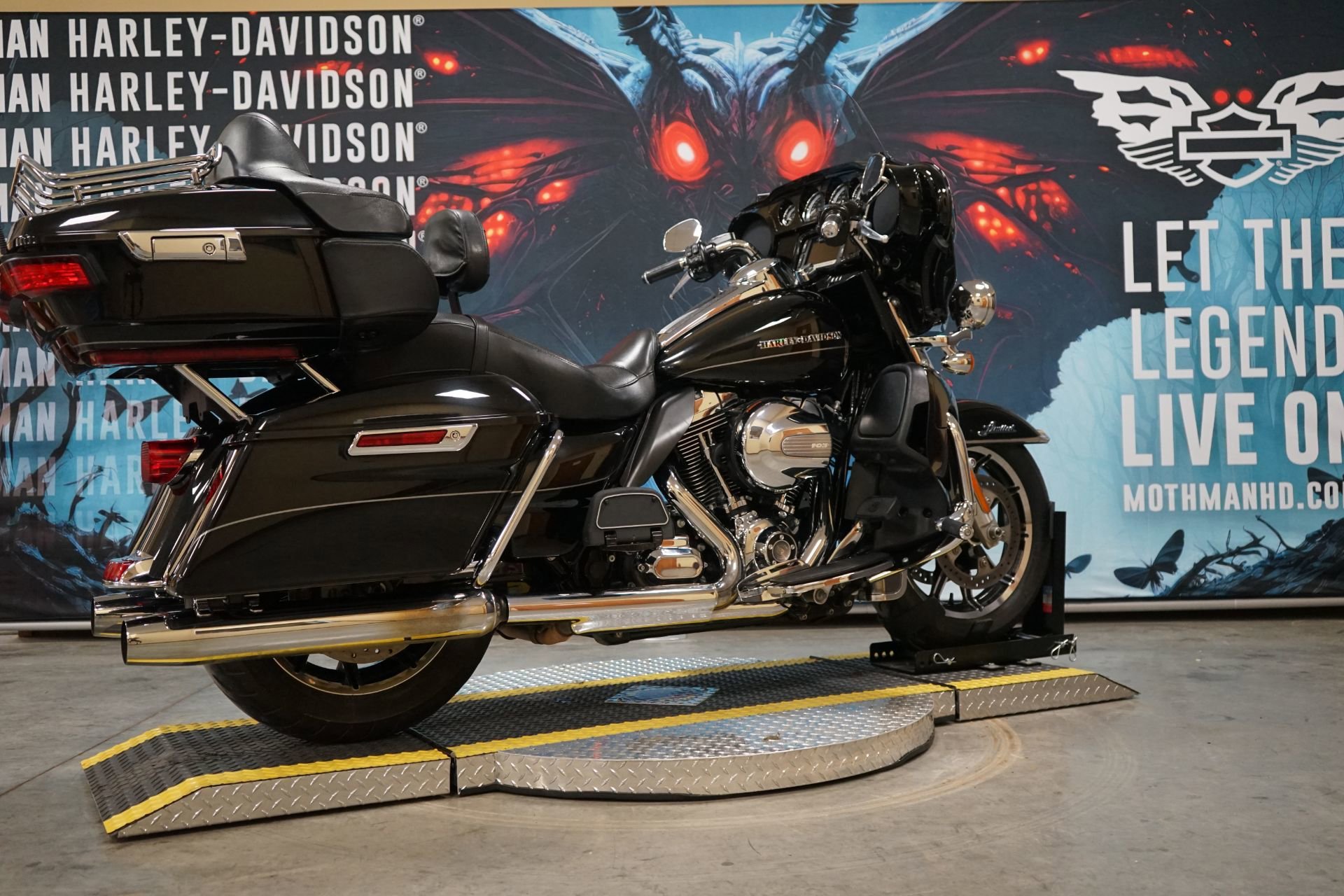 Used 2016 Vivid Black Harley-Davidson  image 8