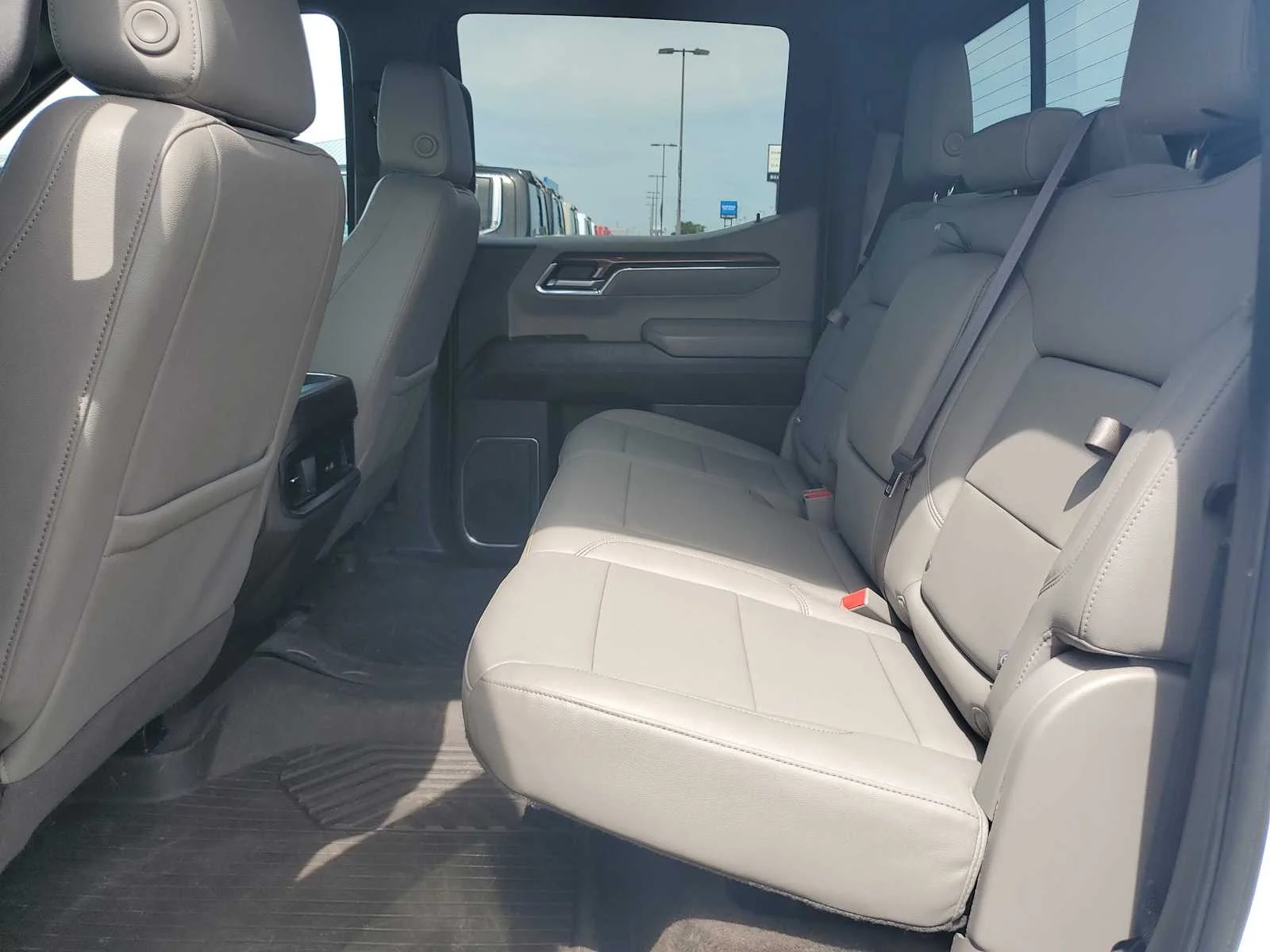 Used 2024 Summit White Chevrolet RST image 13