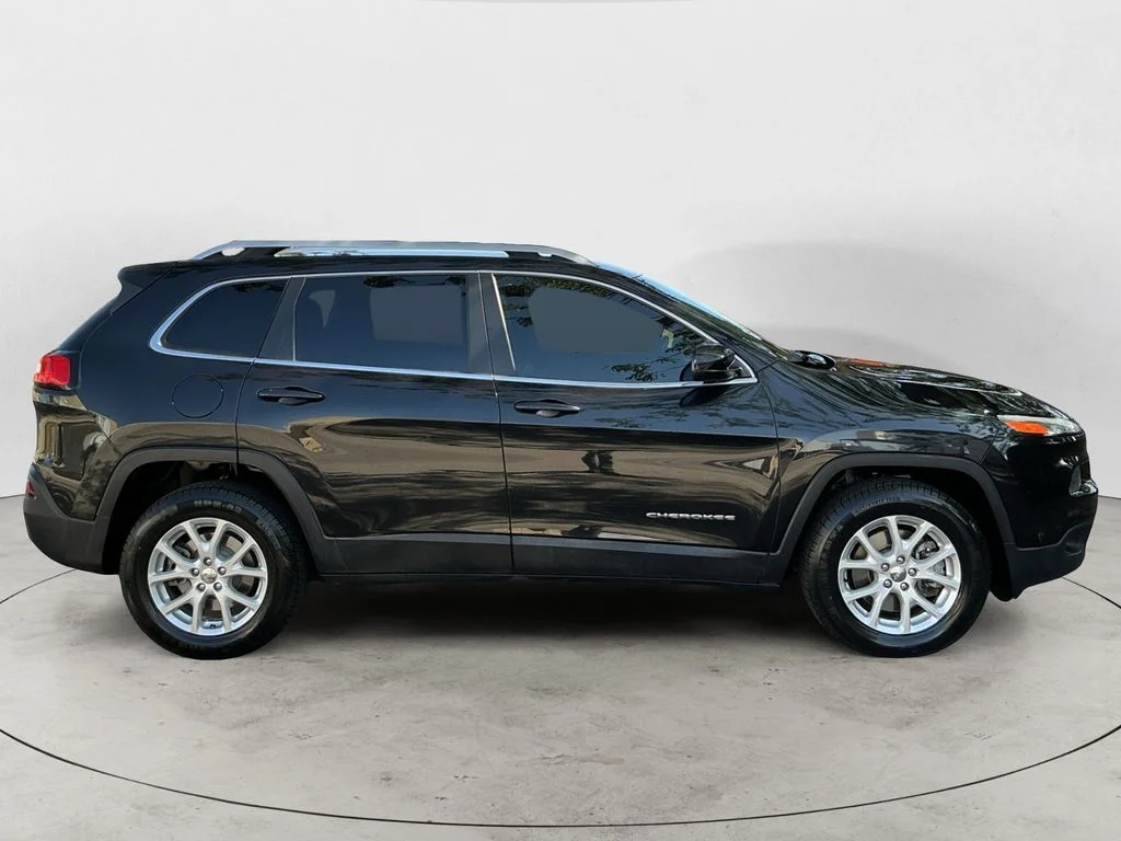Used 2014 Black Jeep Latitude image 4