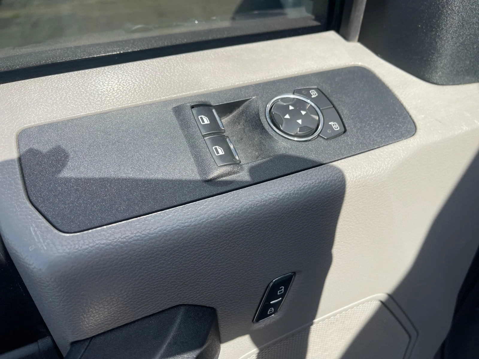 Used 2018 White Ford XL image 13