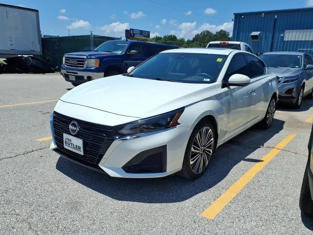 Certified Used 2023 White Nissan 2.5 SL image 1