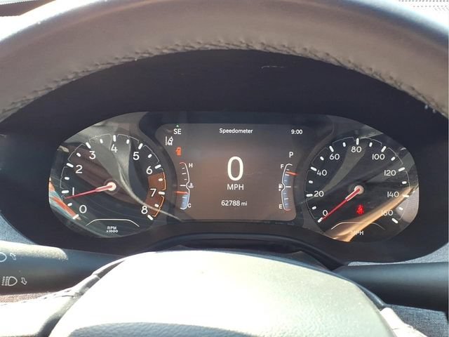 Used 2024  Jeep Latitude image 13