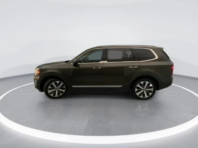 Used 2021 Green Kia S image 9