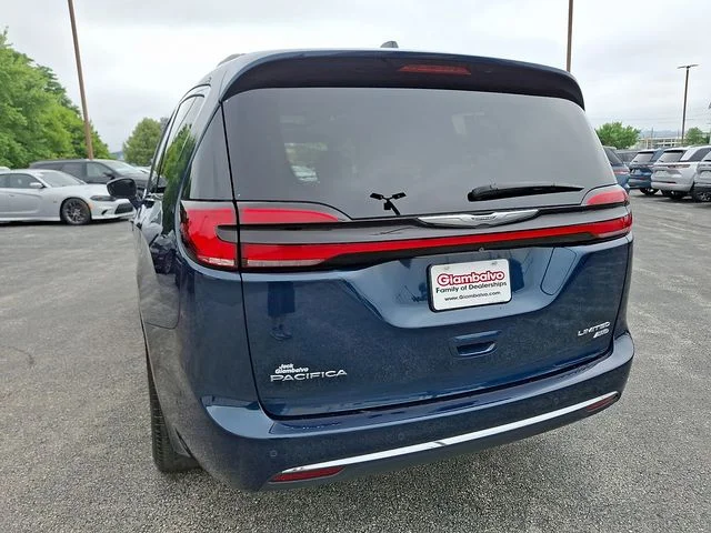 Used 2022 Blue Chrysler Limited image 8