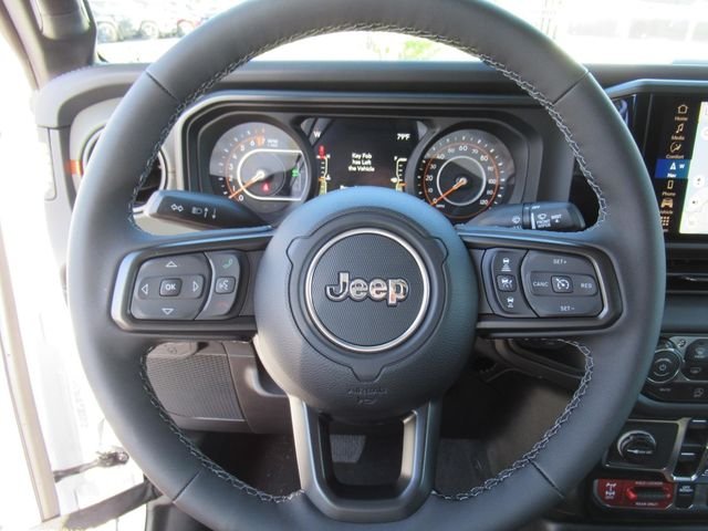 New 2026 Bright White Clear-Coat Exterior Paint Jeep Mojave X image 24
