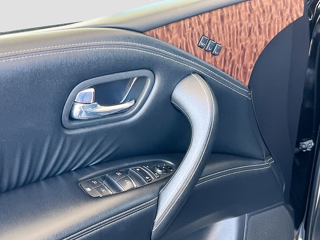 Used 2019 Super Black Nissan SL image 18