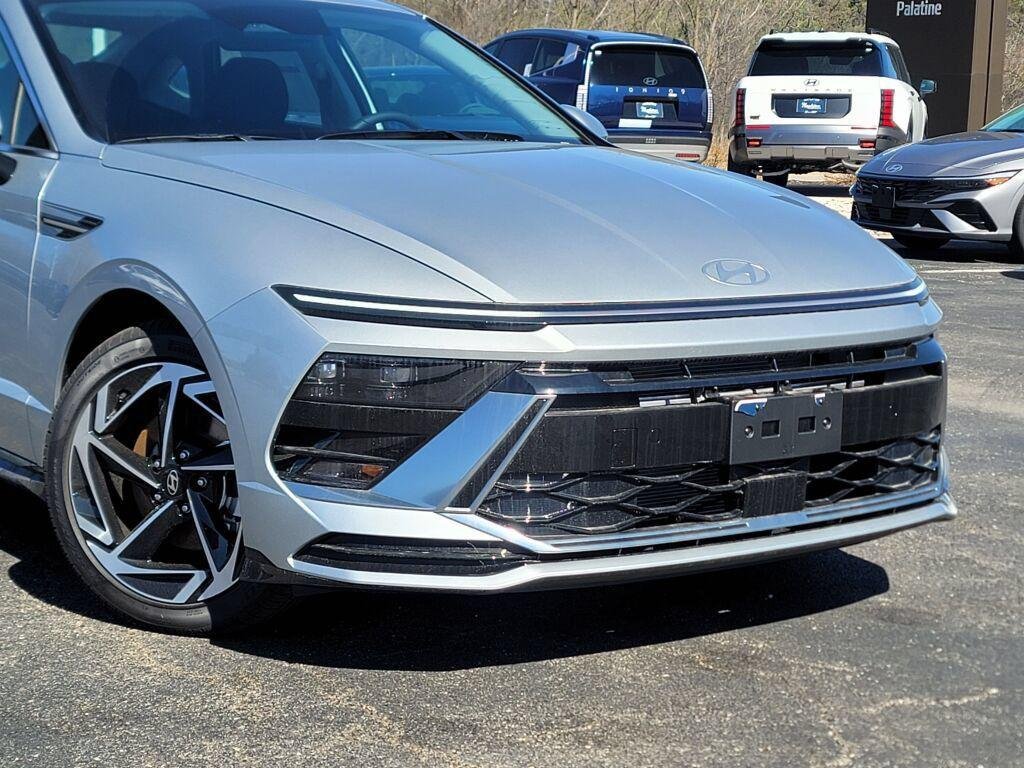 New 2026 Silver Hyundai SEL Sport image 2