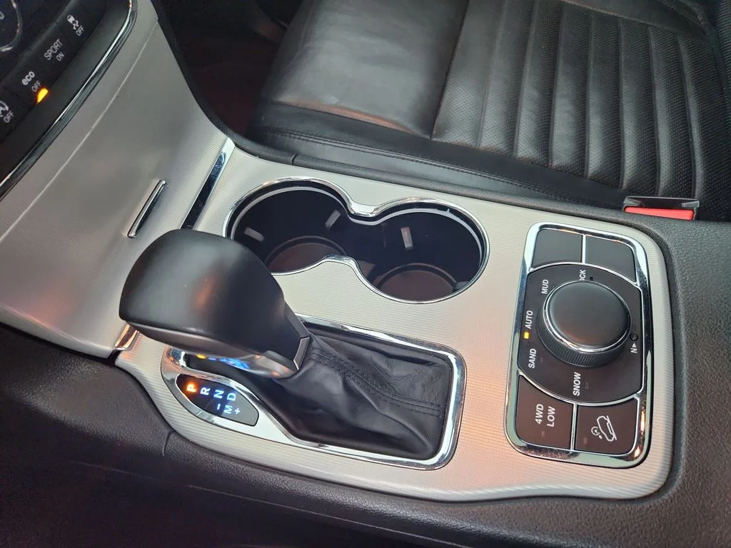 Certified Used 2018 Gray Jeep Limited image 32