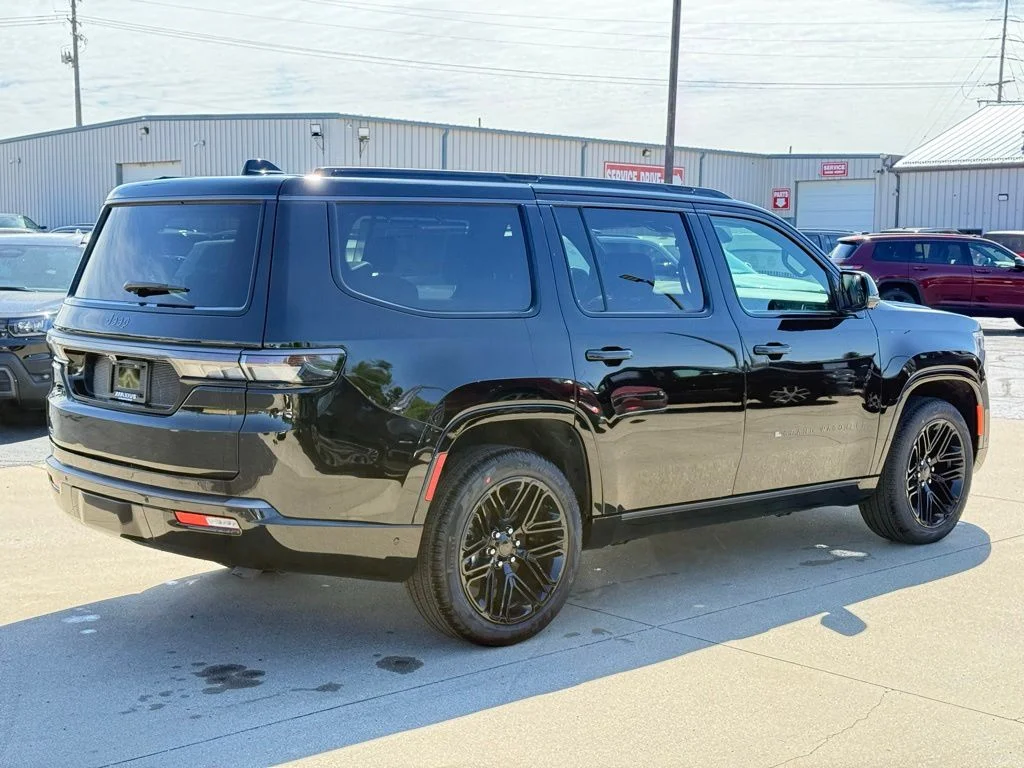 New 2026 High Gloss Black Exterior Paint Jeep Limited Reserve image 8