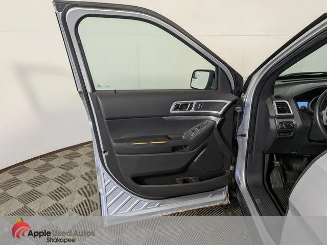 Used 2011 Silver Ford XLT image 13