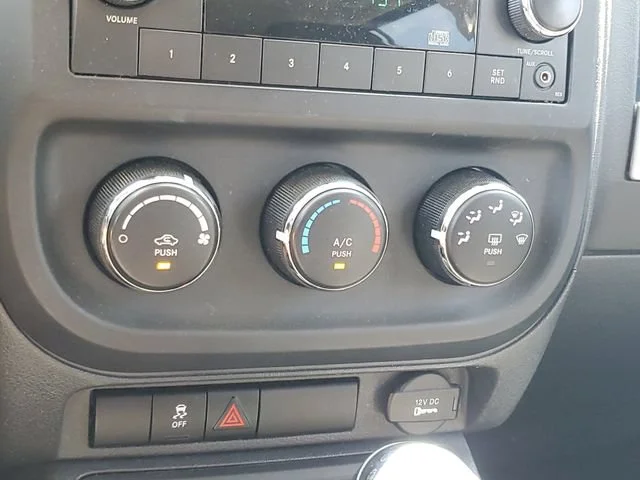 Used 2014 Granite Crystal Jeep Sport image 17