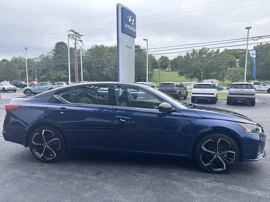Used 2024 Blue Nissan 2.5 SR image 6