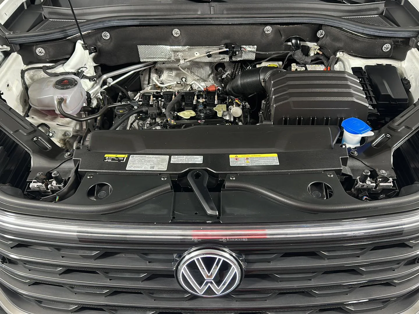 Used 2024 Silver Mist Metallic Volkswagen 2.0T SE w/Technology image 3