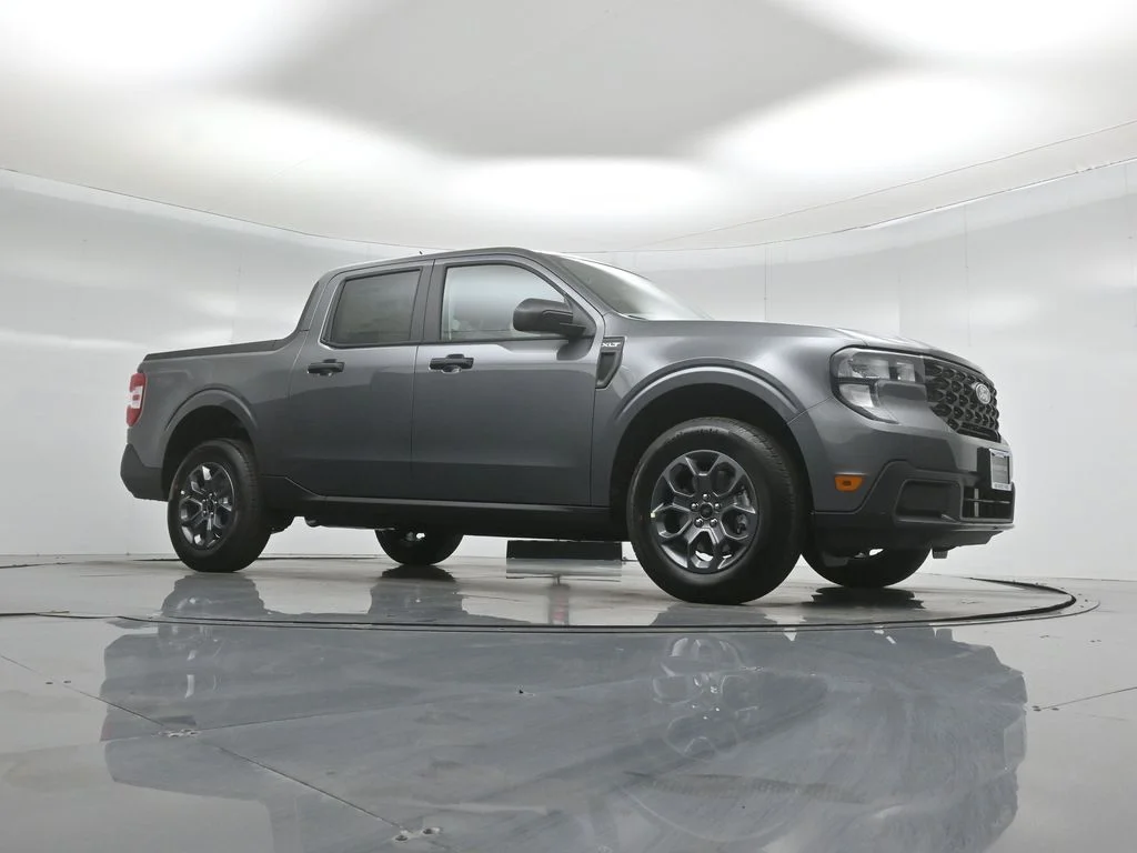New 2026 Carbonized Gray Metallic Ford XLT image 3
