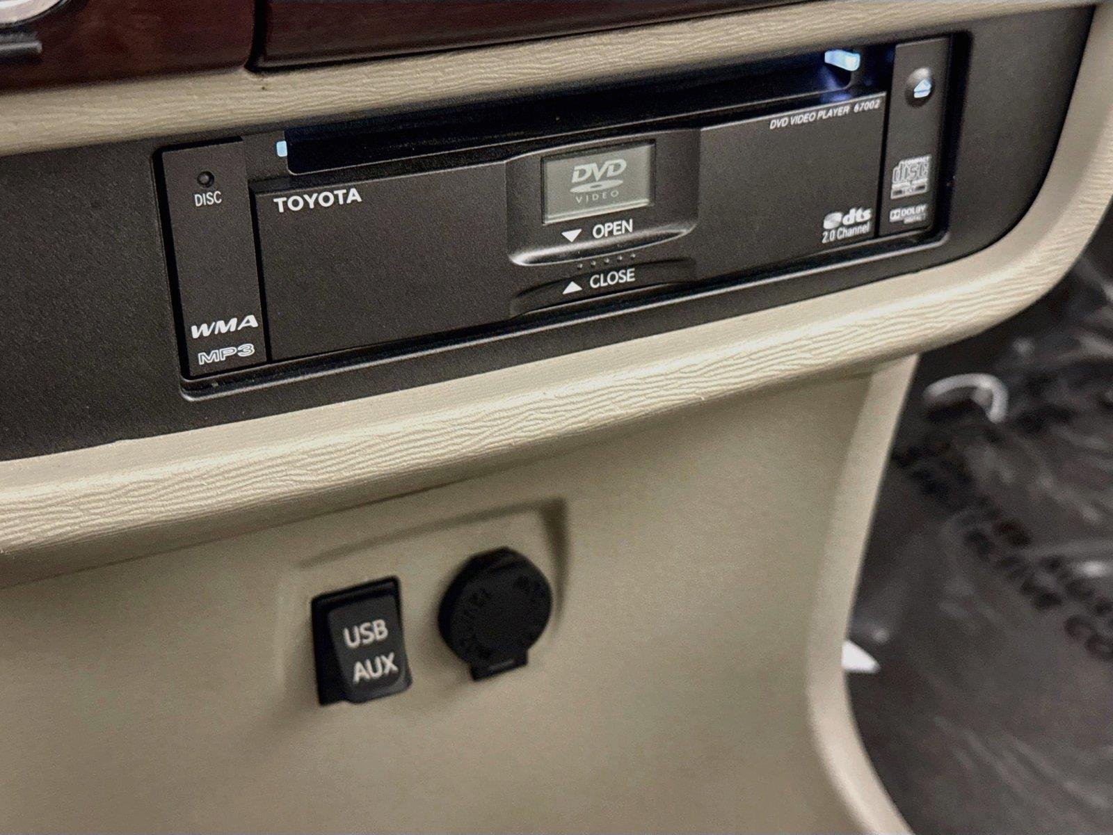Used 2013 Black Toyota XLE image 29