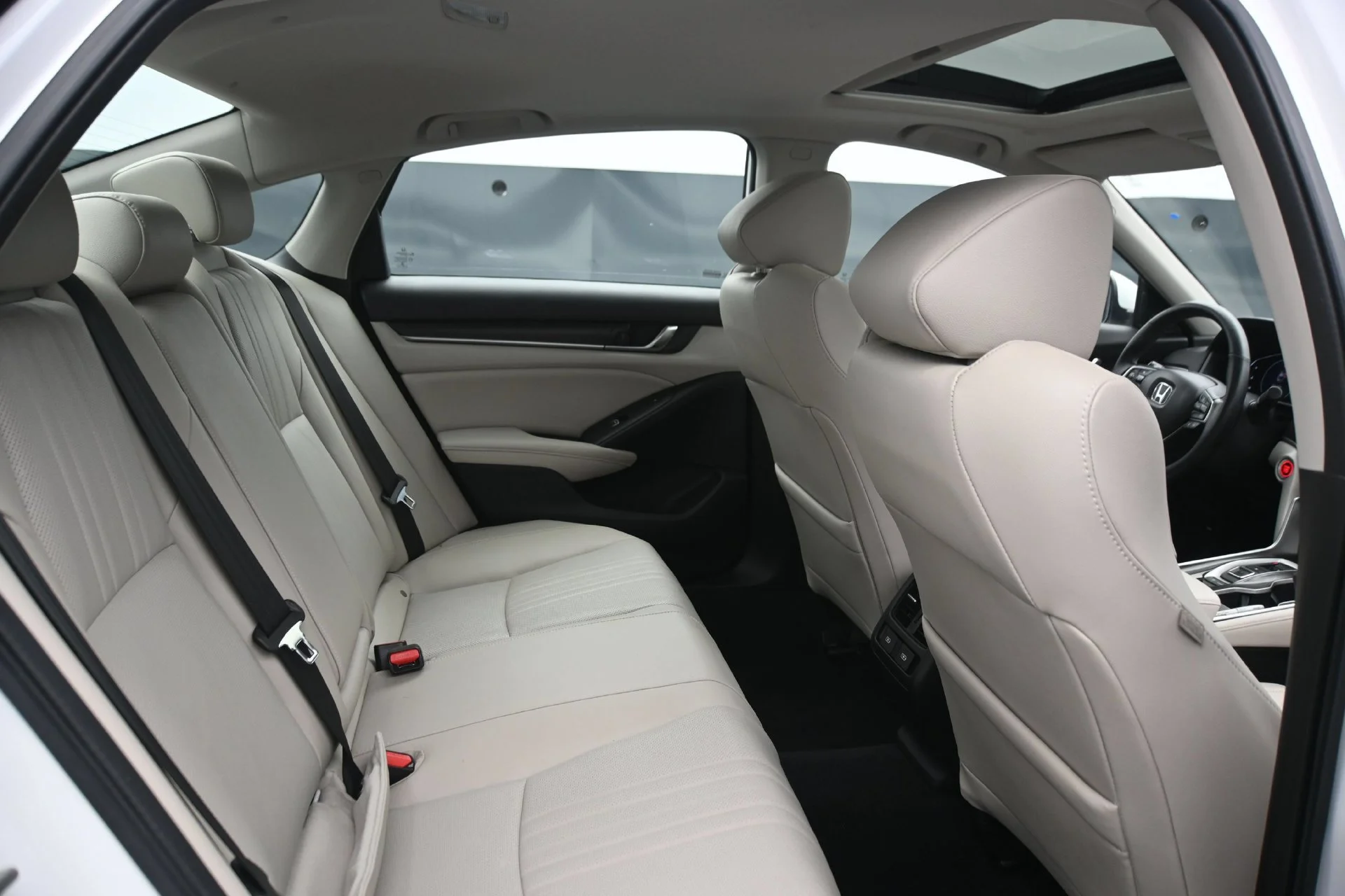 Used 2019 White Honda Touring 2.0T Auto image 14