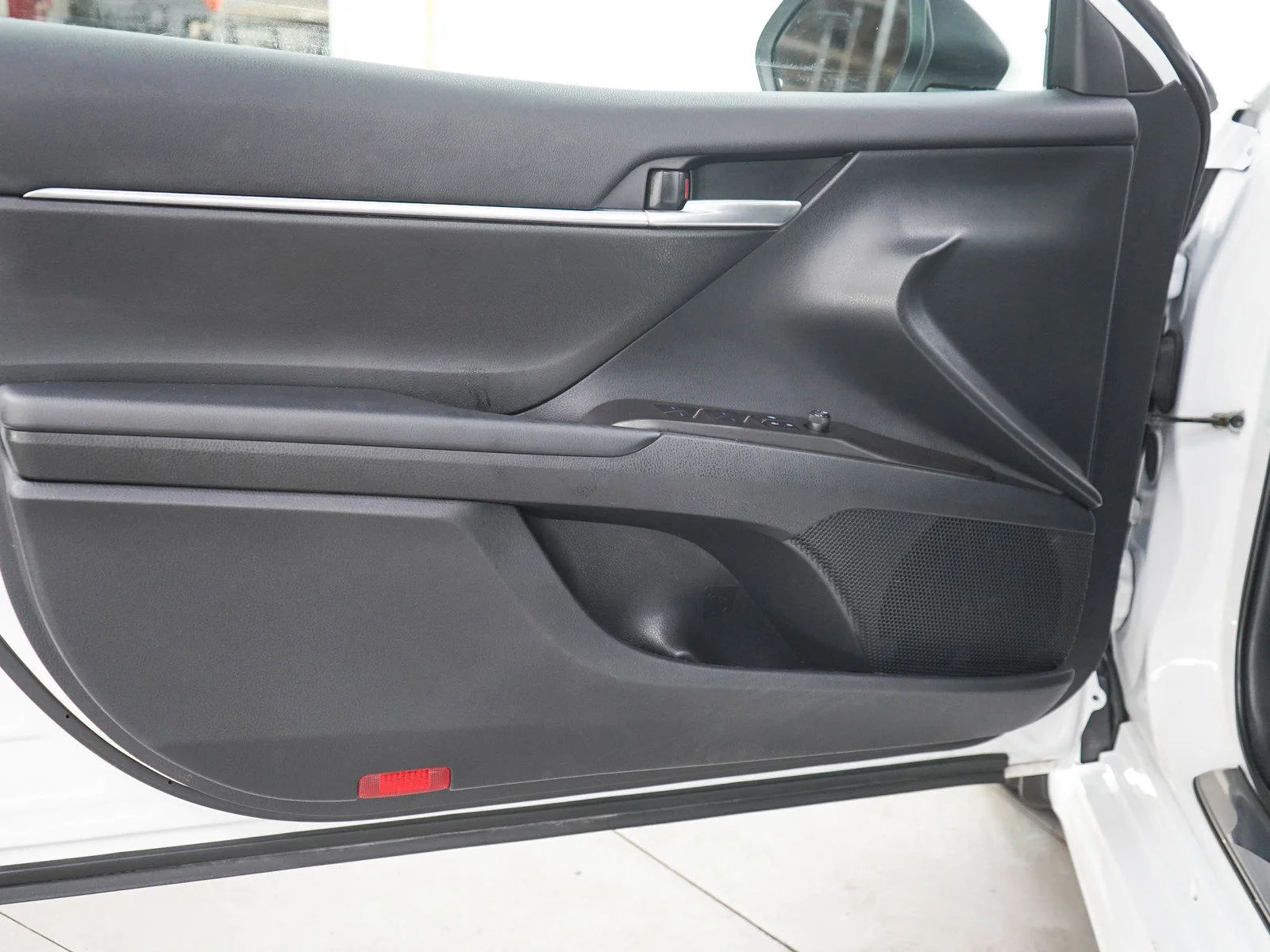 Used 2024 White Toyota  image 17