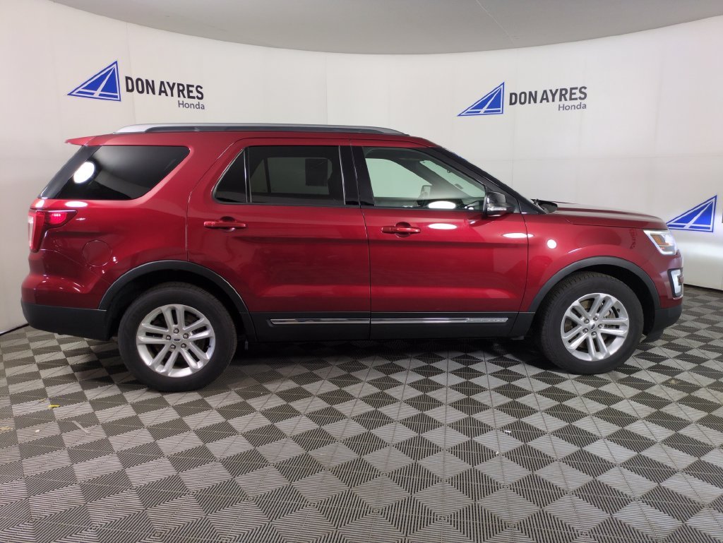 Used 2017 Ruby Red Metallic Ford XLT image 8