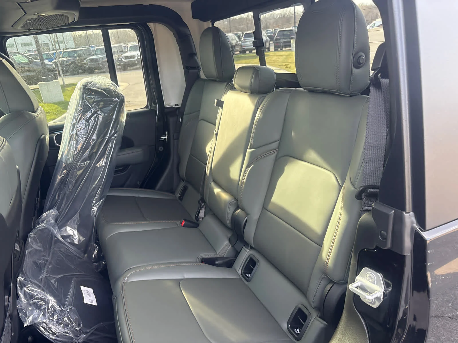 New 2026 Black Clear-Coat Exterior Paint Jeep Mojave image 12
