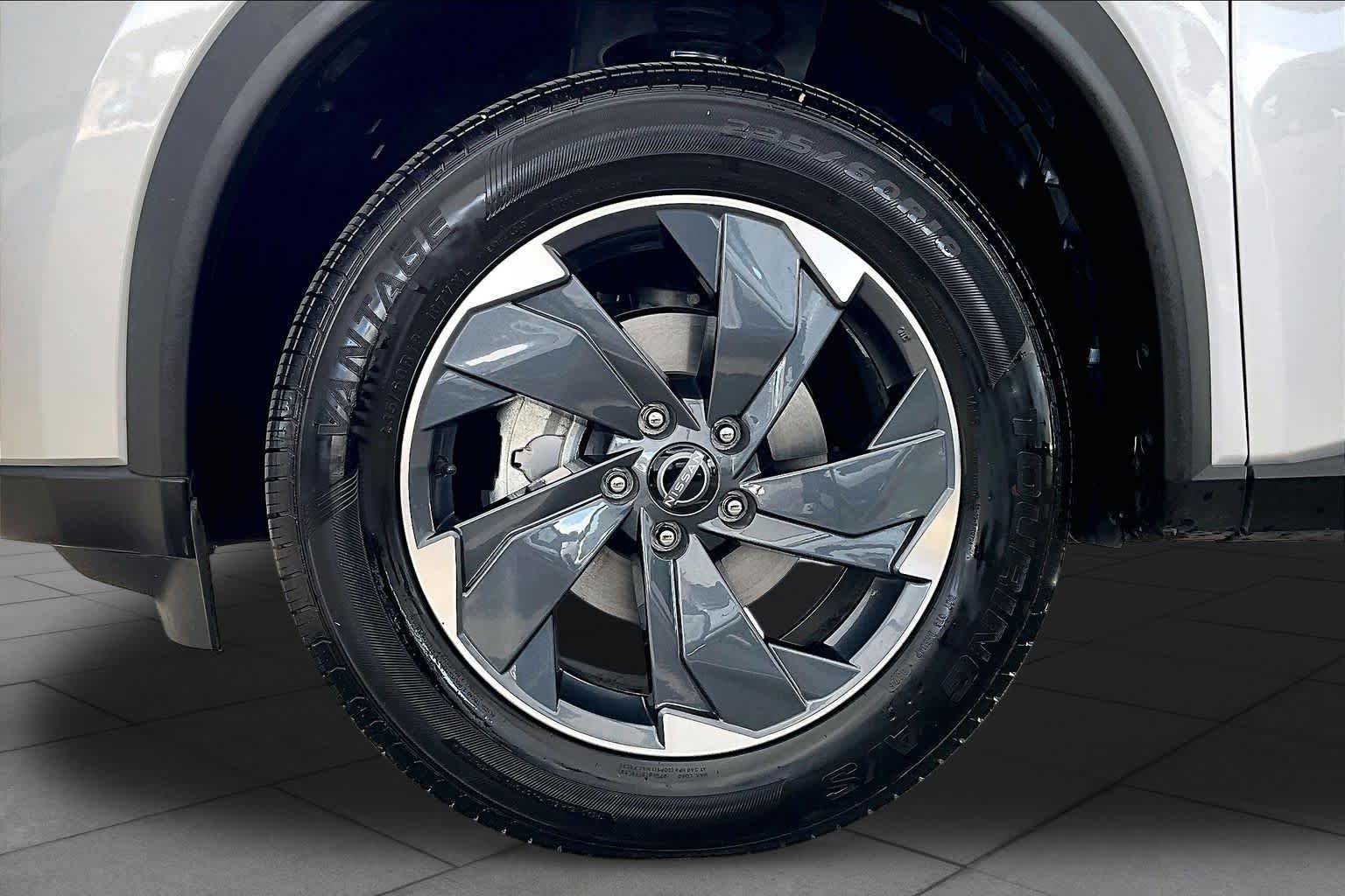 Used 2025 Brilliant Silver Metallic Nissan SV image 11