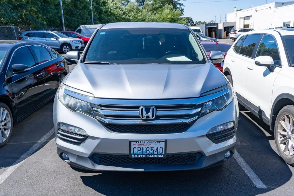 Certified Used 2017 Lunar Silver Metallic Honda EX image 2
