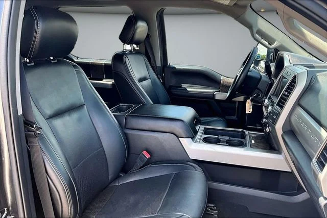 Used 2019 Magnetic Metallic Ford Lariat image 29