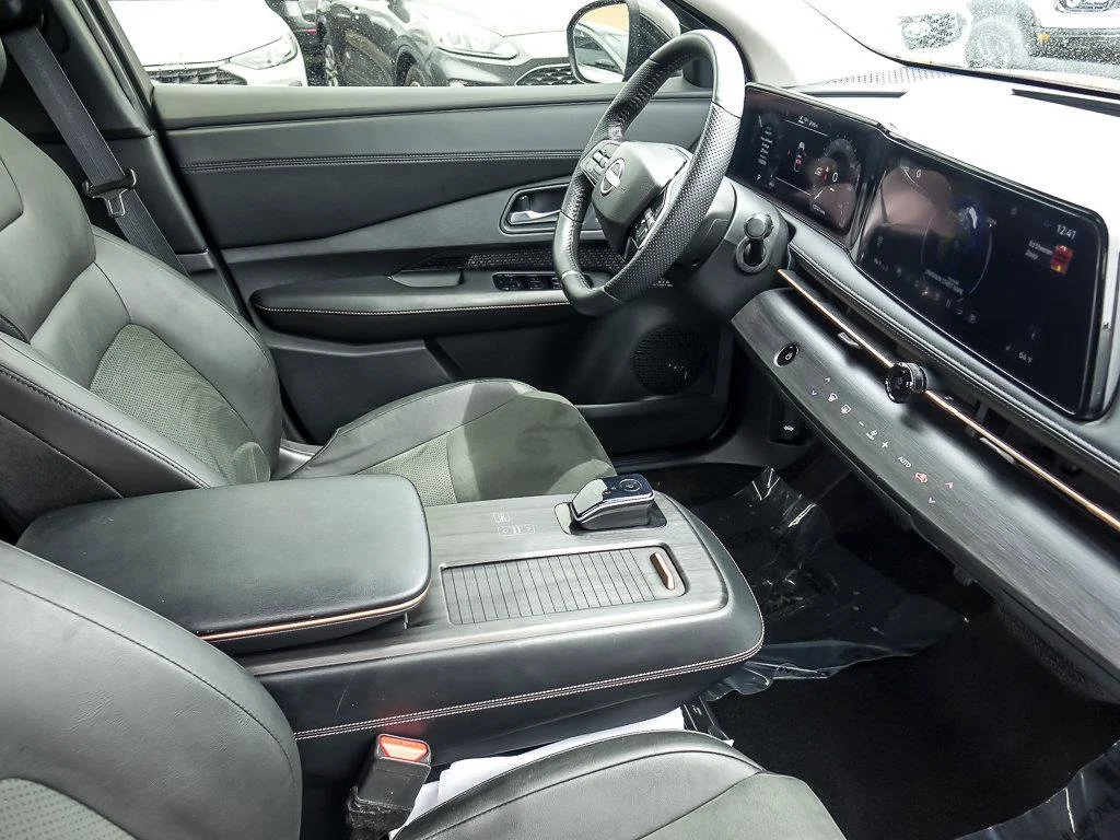 Used 2024 Black Diamond Pearl Nissan ENGAGE image 31